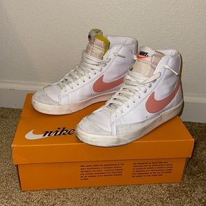 NIKE BLAZER MIDS